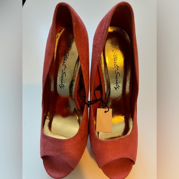 Street Society Peach and Gold Platform High Heels. Size 8 1/2 . Only One Left!! - Picture 7 of 8